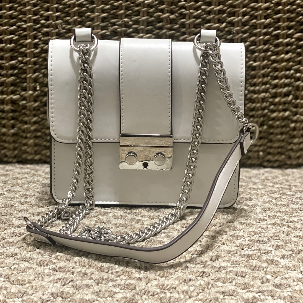White Crossbody/shoulder bag